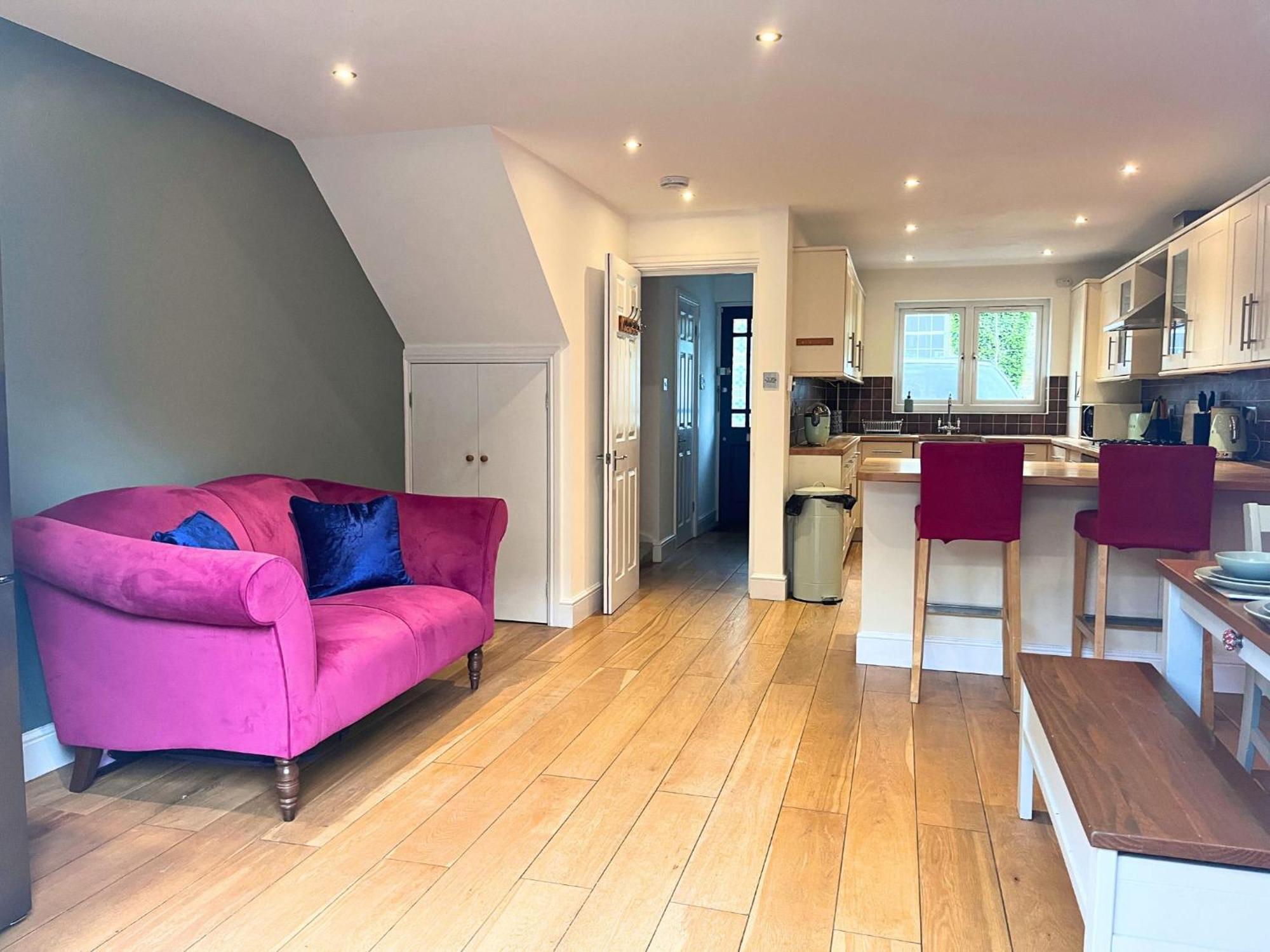 Jekyll'S On Hyde - Spacious Town House - Central Winchester - Free Parking, Sleeps 5 - By Xplus Stays Kültér fotó
