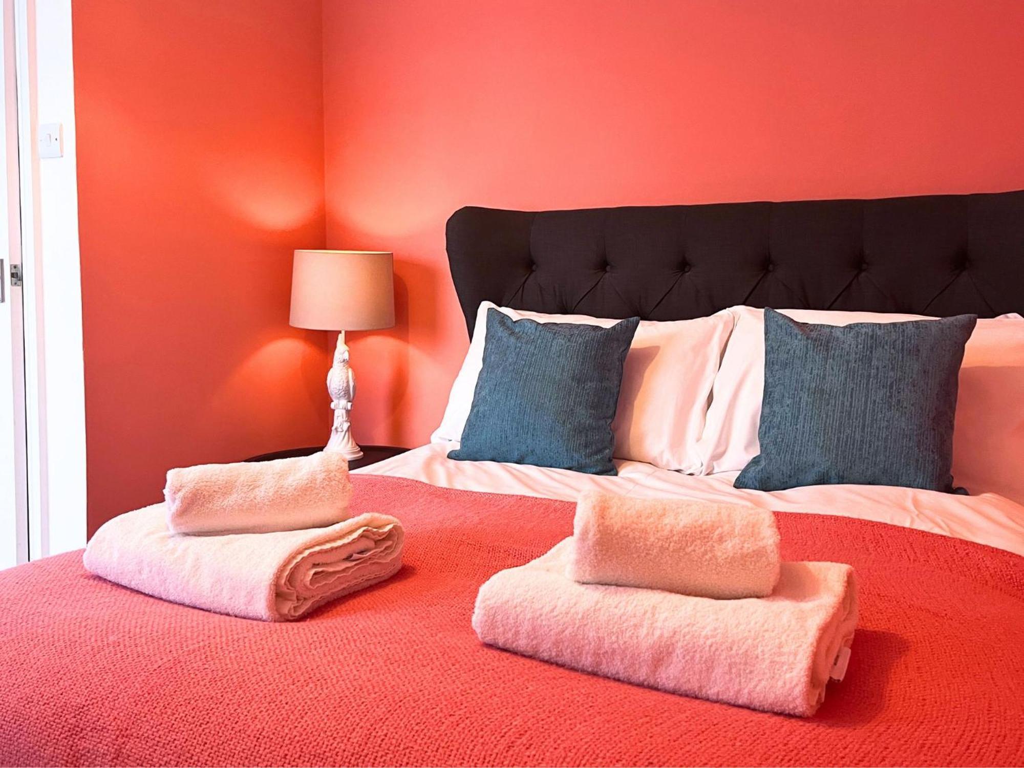 Jekyll'S On Hyde - Spacious Town House - Central Winchester - Free Parking, Sleeps 5 - By Xplus Stays Kültér fotó