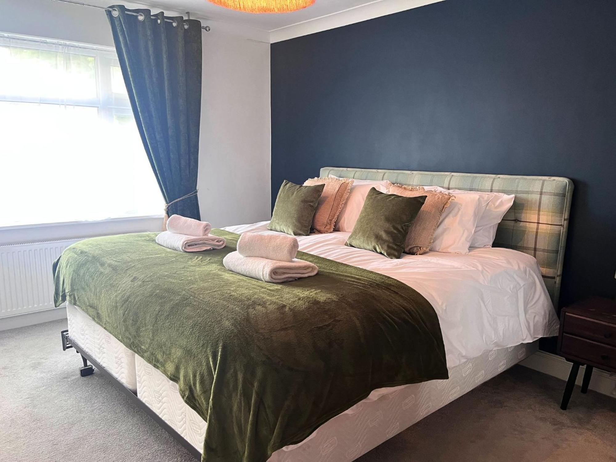 Jekyll'S On Hyde - Spacious Town House - Central Winchester - Free Parking, Sleeps 5 - By Xplus Stays Kültér fotó