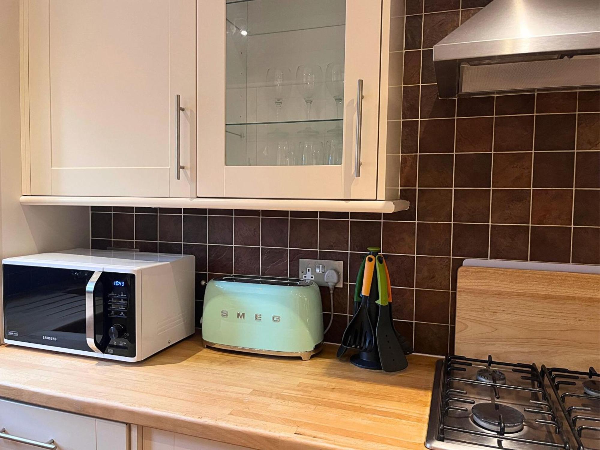 Jekyll'S On Hyde - Spacious Town House - Central Winchester - Free Parking, Sleeps 5 - By Xplus Stays Kültér fotó