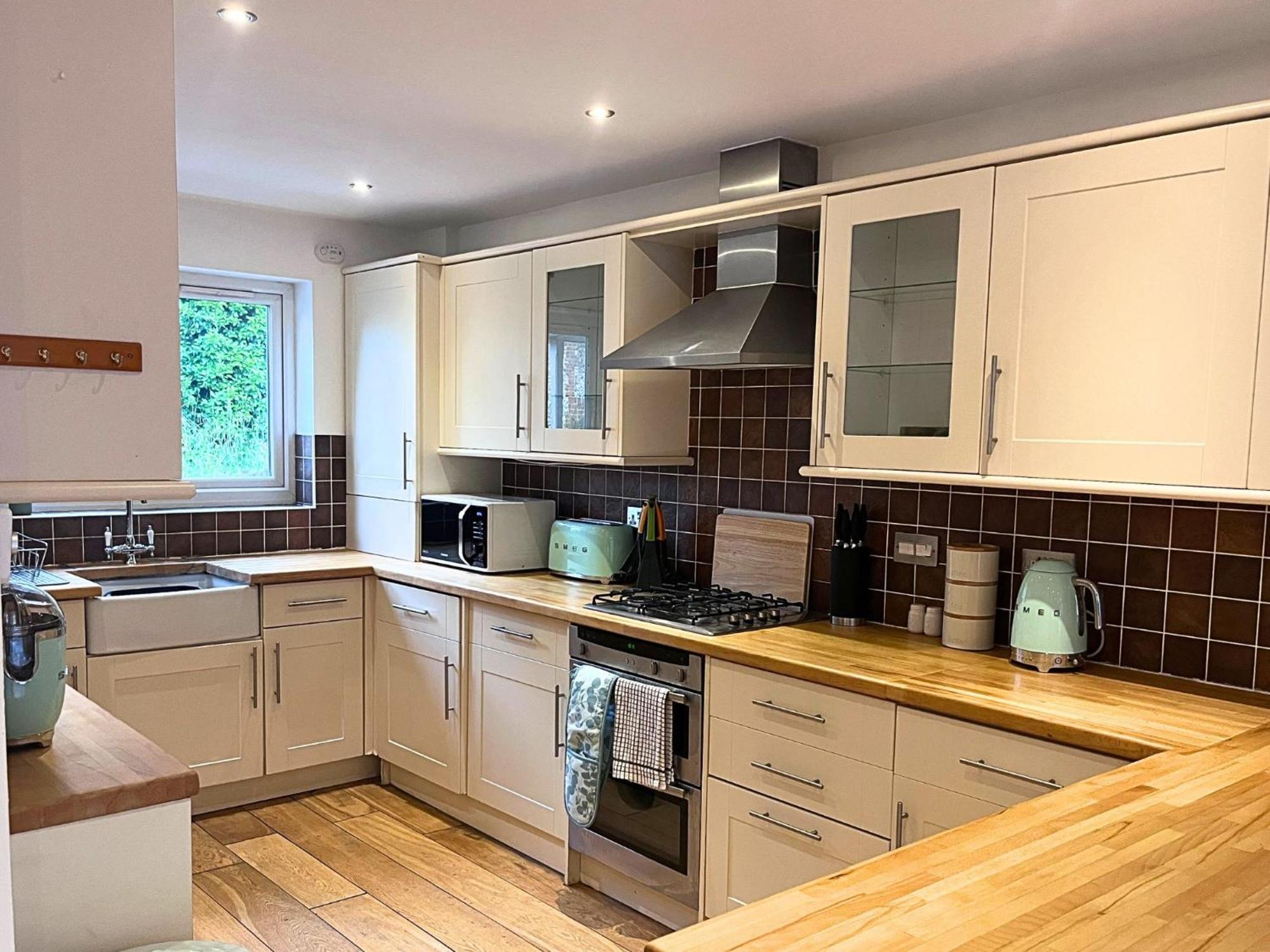 Jekyll'S On Hyde - Spacious Town House - Central Winchester - Free Parking, Sleeps 5 - By Xplus Stays Kültér fotó
