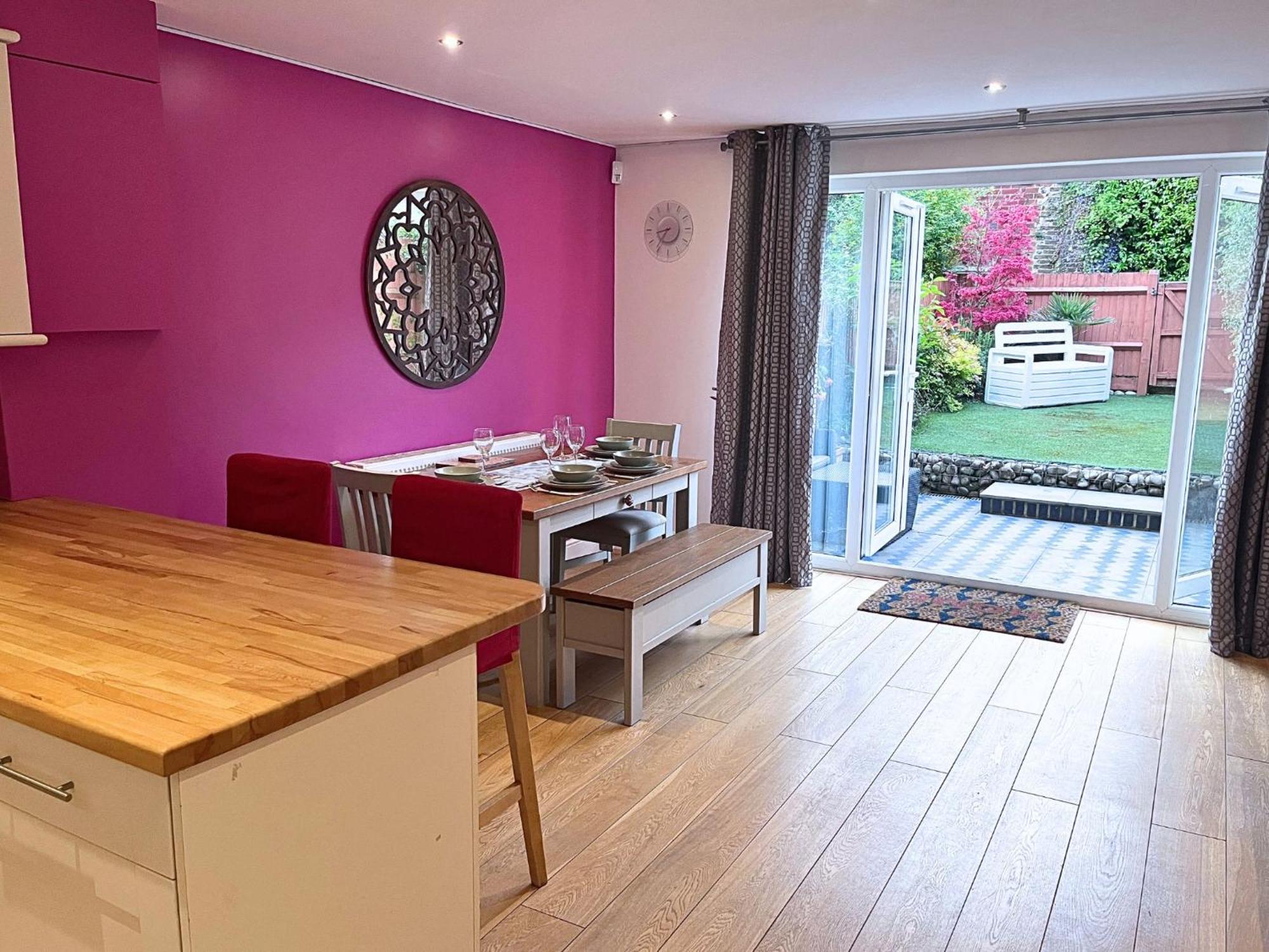 Jekyll'S On Hyde - Spacious Town House - Central Winchester - Free Parking, Sleeps 5 - By Xplus Stays Kültér fotó