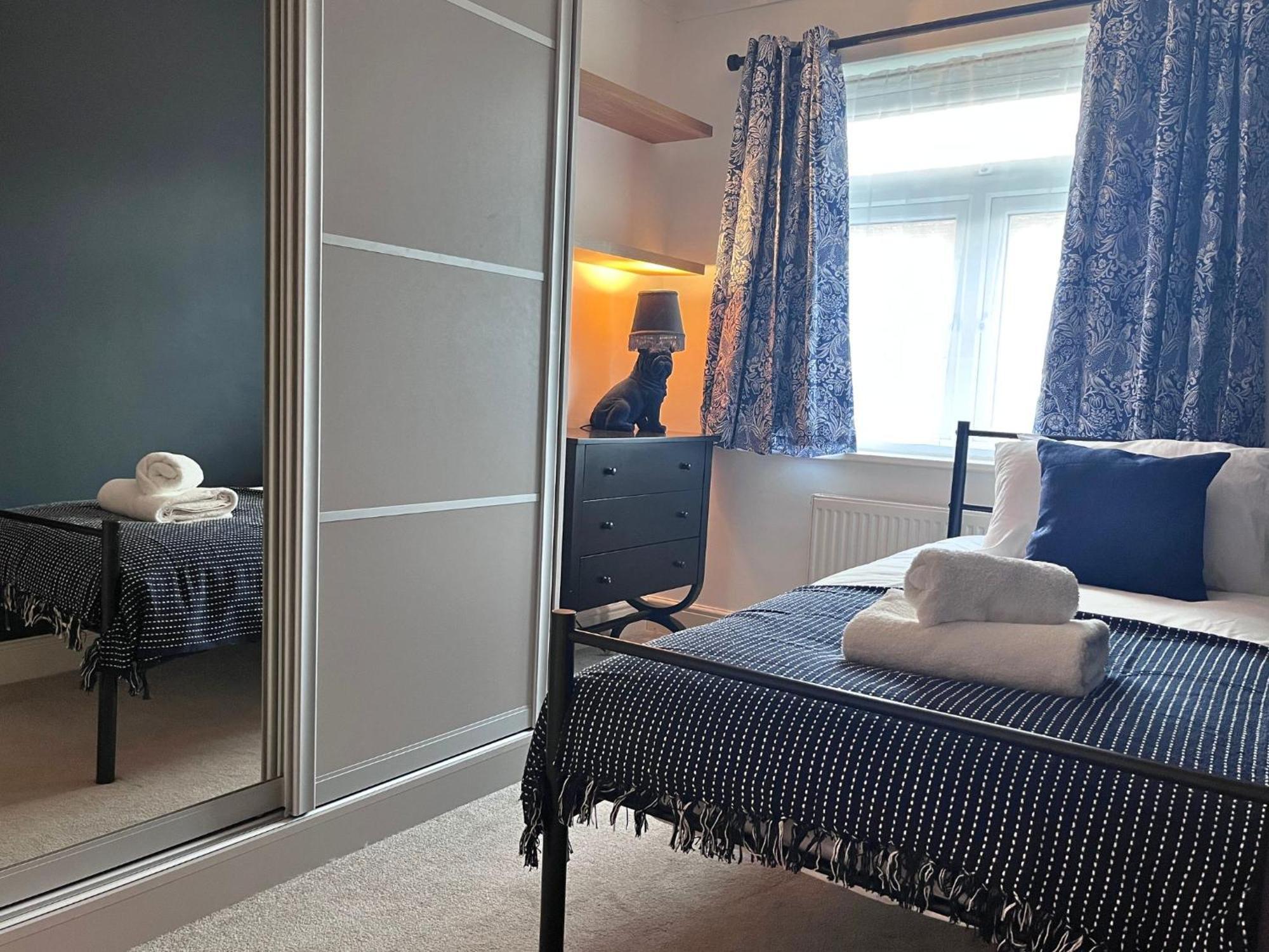 Jekyll'S On Hyde - Spacious Town House - Central Winchester - Free Parking, Sleeps 5 - By Xplus Stays Kültér fotó