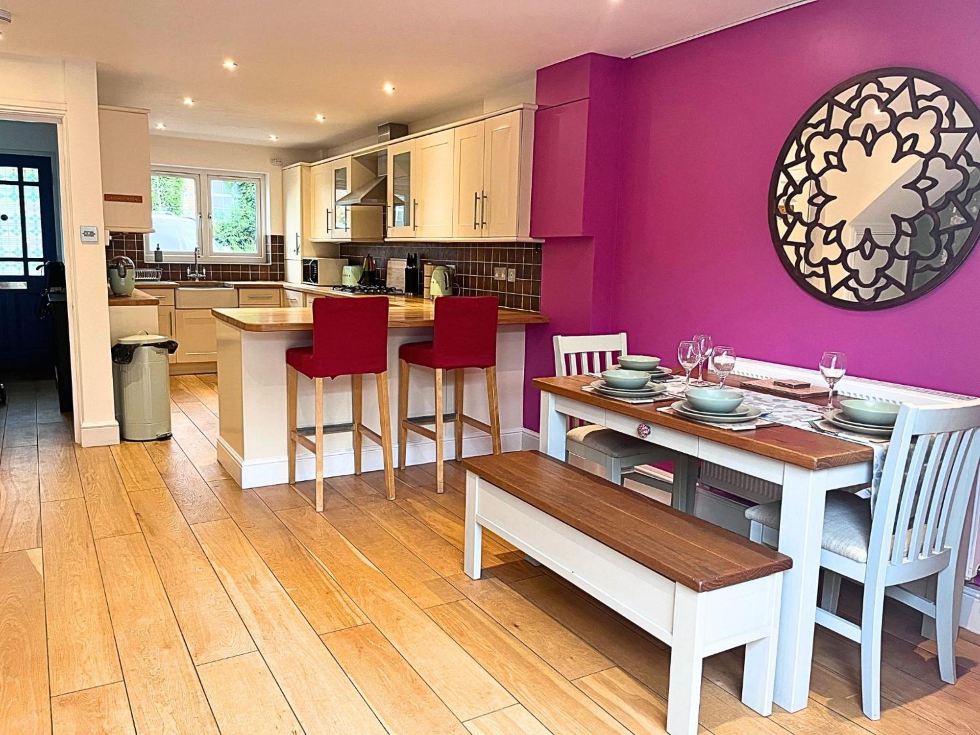 Jekyll'S On Hyde - Spacious Town House - Central Winchester - Free Parking, Sleeps 5 - By Xplus Stays Kültér fotó