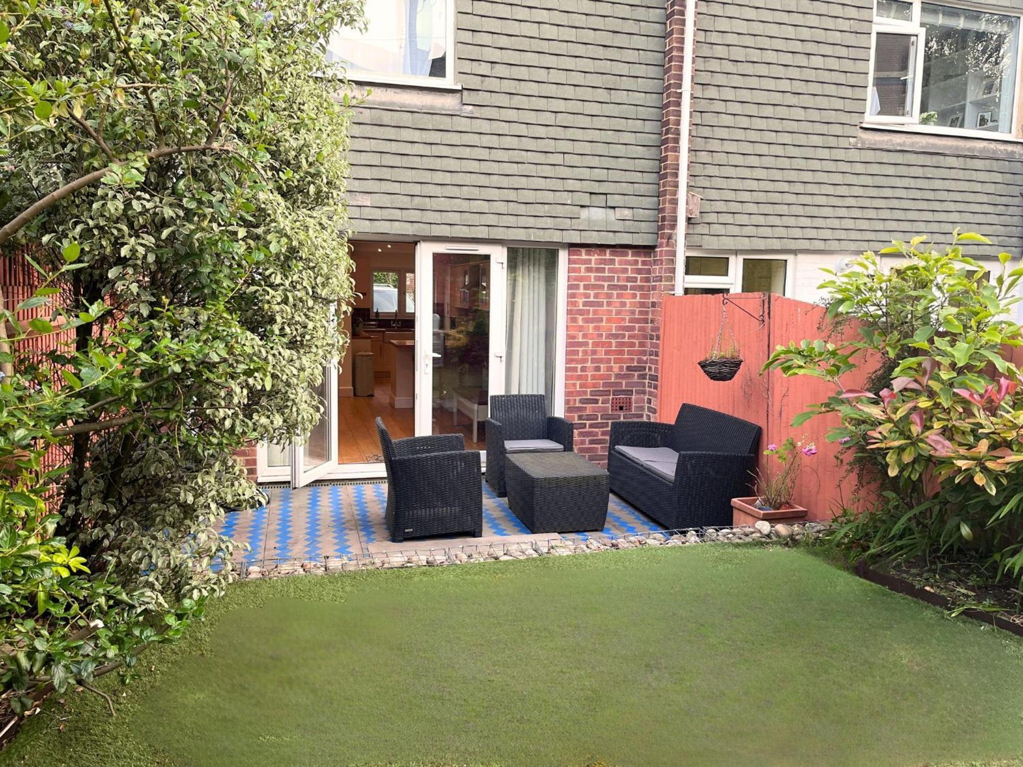 Jekyll'S On Hyde - Spacious Town House - Central Winchester - Free Parking, Sleeps 5 - By Xplus Stays Kültér fotó